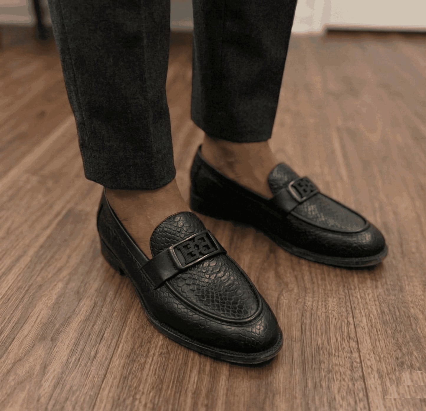 Men’s Premium Buckle Moccasins – Croc Texture Slip-On Loafers