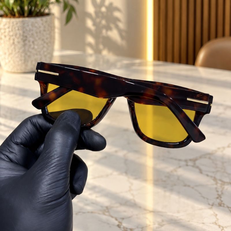 Unisex square sunglasses with yellow lenses